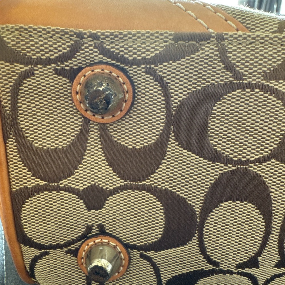 SOLD!!!!!!!!!π΄Coach Brown and Tan Signature Shoulder Bag - Picture 5 of 7